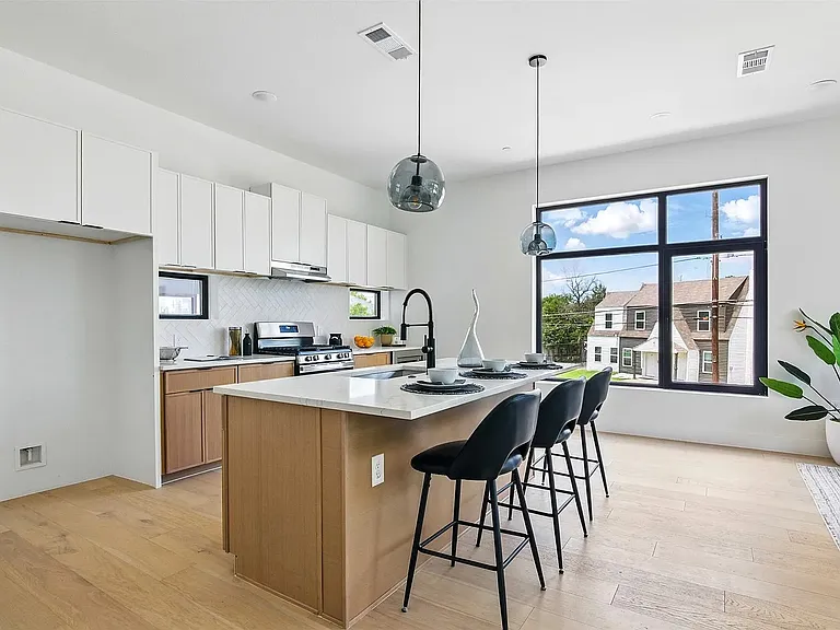 430 E 8th St #430 — Photo 8