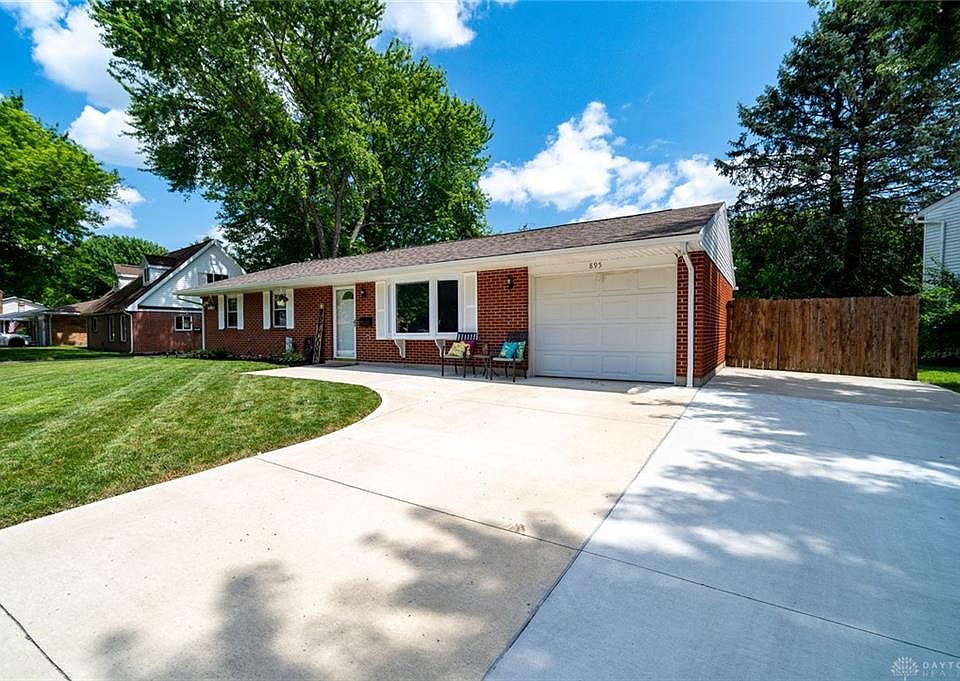 1st image of 895 Hamlet Dr