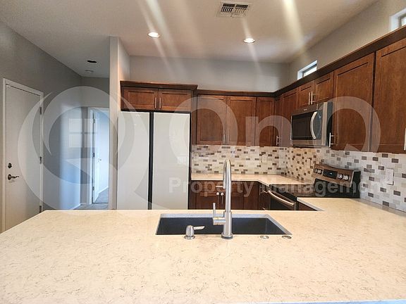4th image of 16914 N 50th Way