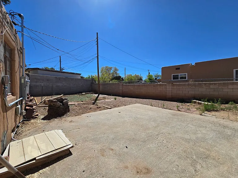 2412 Rosina St — Photo 23