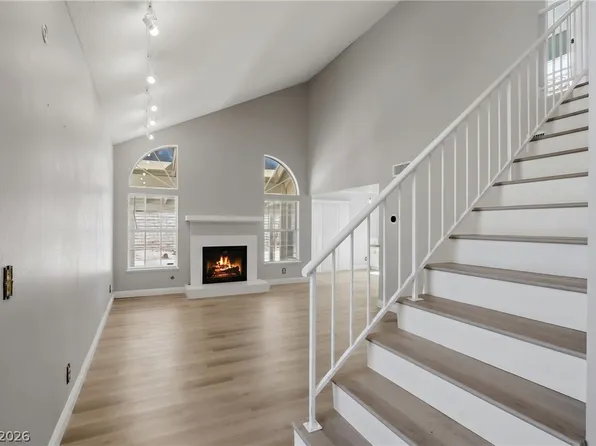 8912 Surf View Dr, Las Vegas, NV 89117