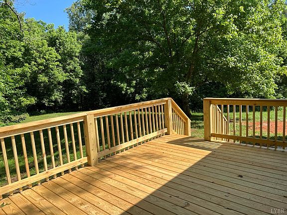 3rd image of 3527 Nicopolis Dr