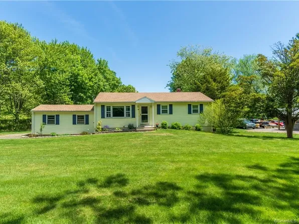 1120 Wintergreen Ave, Hamden, CT 06514