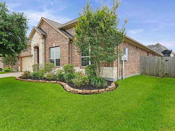 2nd image of 6205 Lakewood Ct