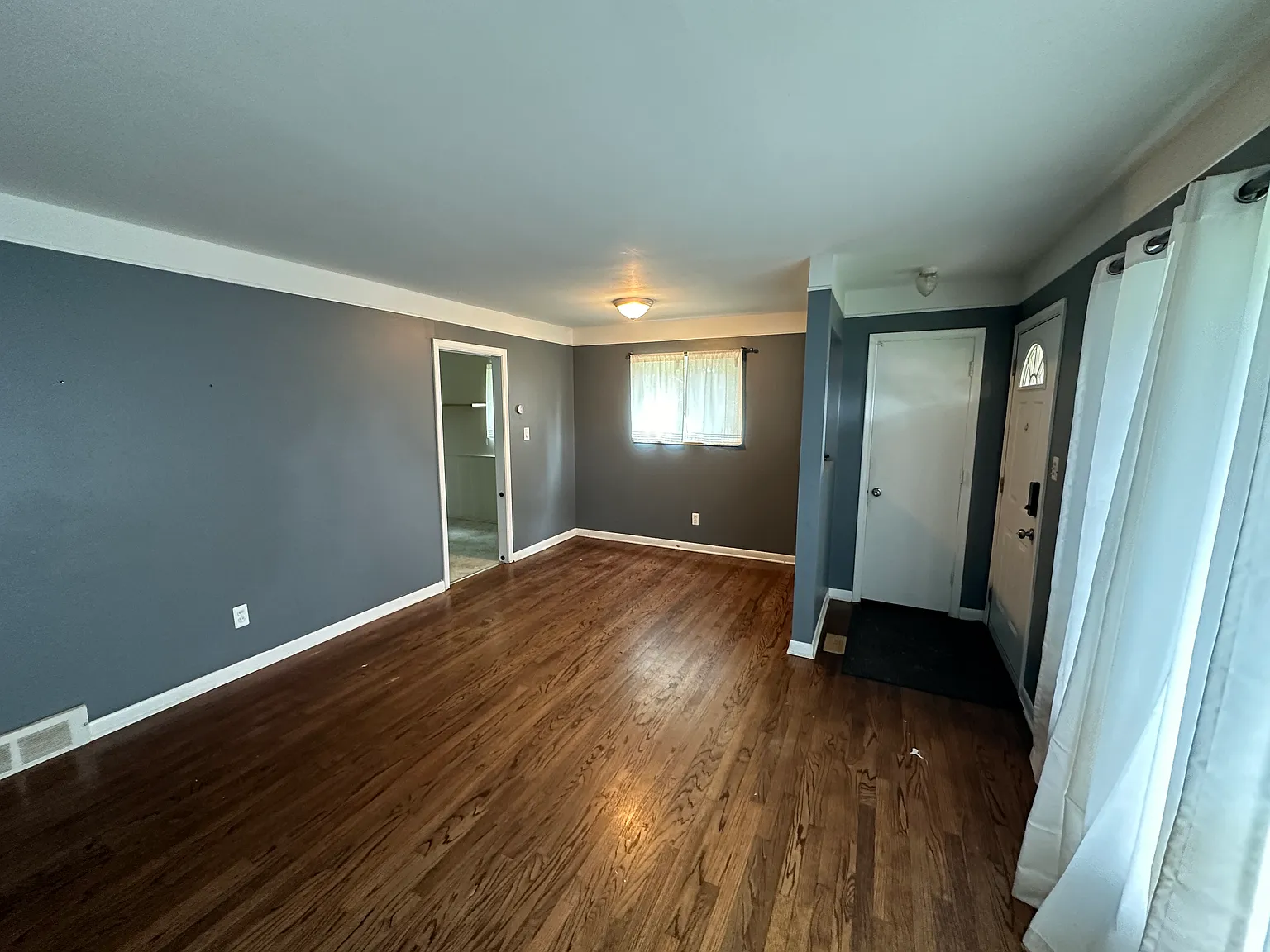 3 bed, 1.5 bath, 1074 sqft, $1,850 — Photo 4