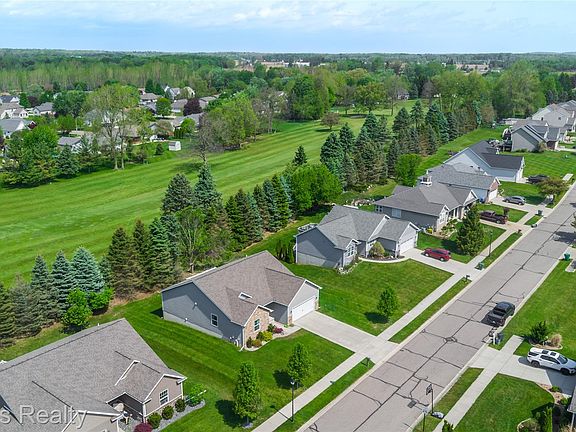 4th image of 291 Golfside Dr