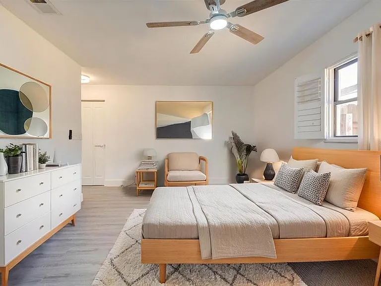 2261 S Flagler Ave — Photo 3