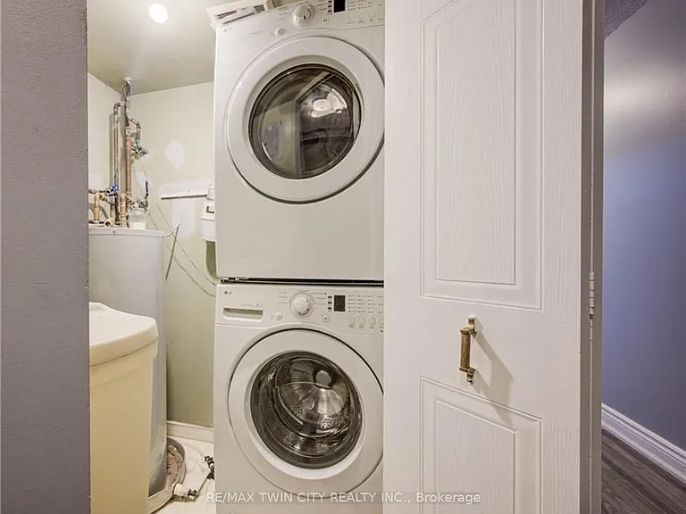 3227 King St E #503 — Photo 28