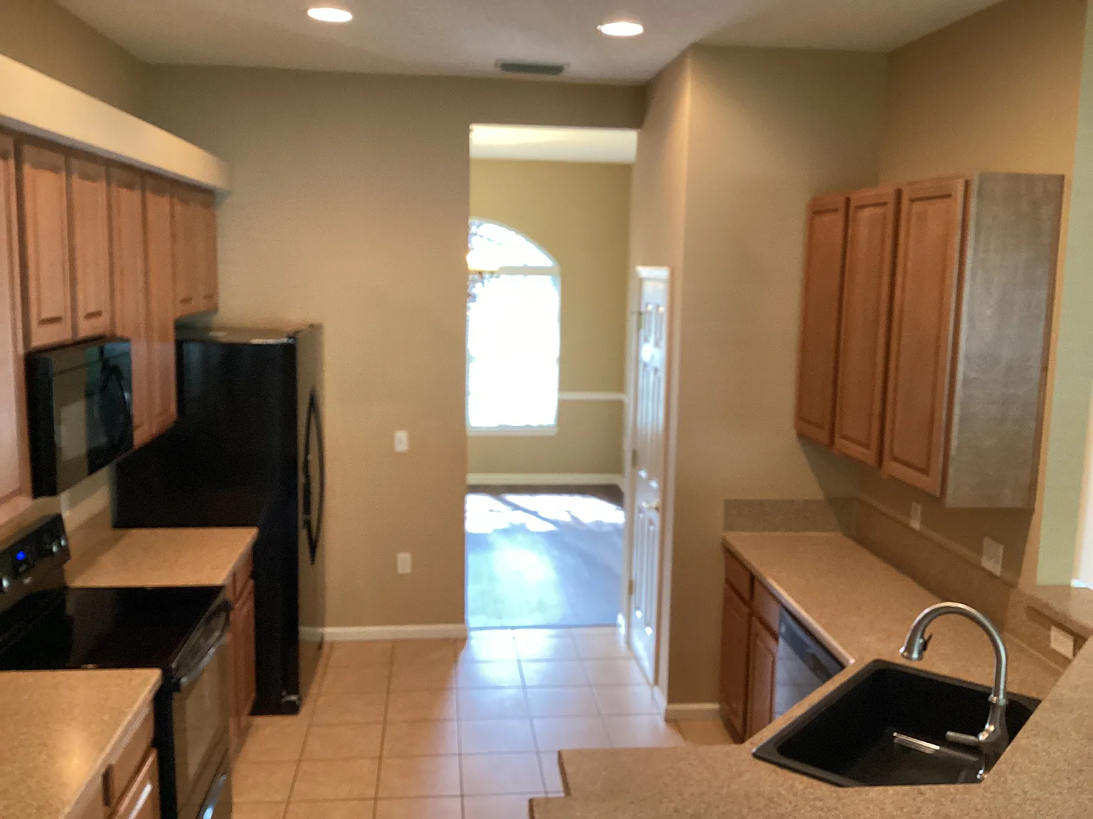 5 bed, 4.0 bath, 3083 sqft, $3,365 — Photo 3
