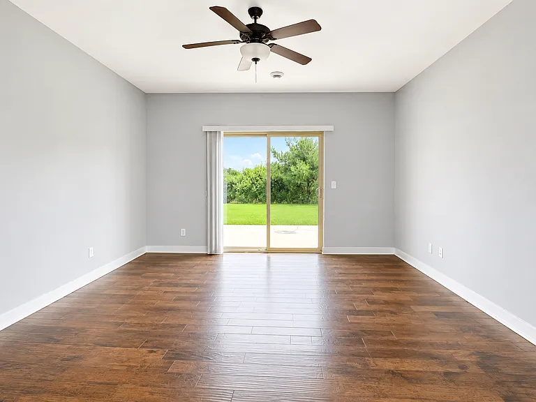 1560 Raven Dr — Photo 5
