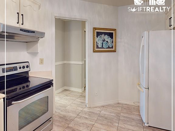 05_204-121-29_Street_W_Kitchen-Space_09262024