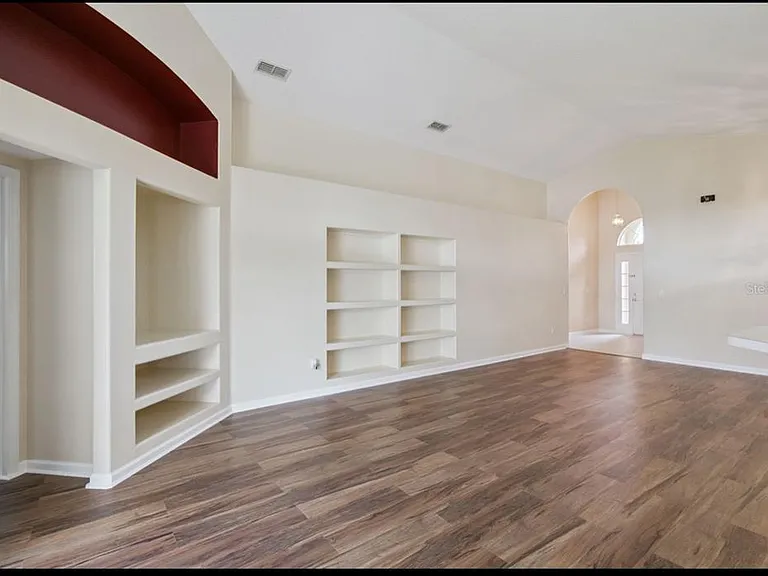15723 Markham Dr — Photo 4