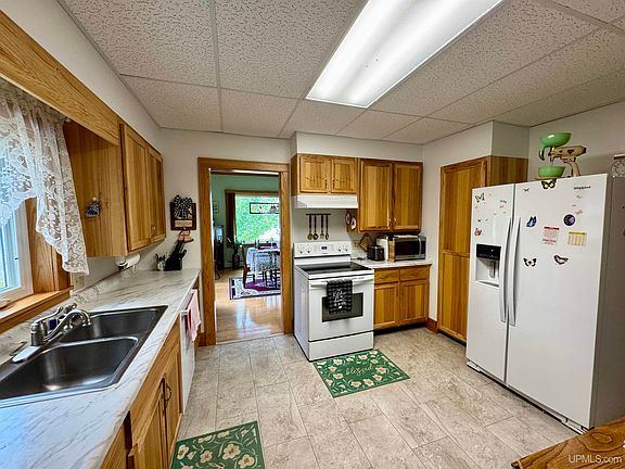 2nd image of 815 Erie Ave