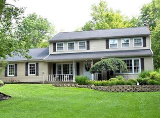 8001 Woodsway Ln, Novelty, OH 44072