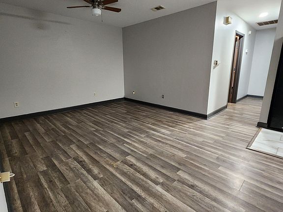 3rd image of 1552 Kay Ave