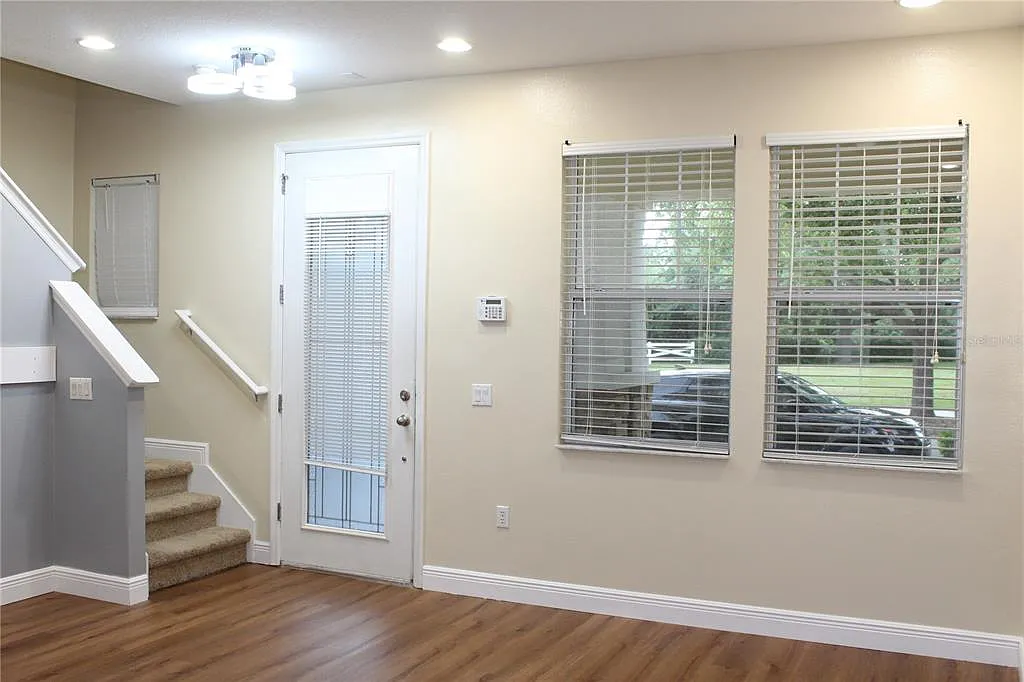 2 bed, 2.5 bath, 1214 sqft, $2,400 — Photo 2