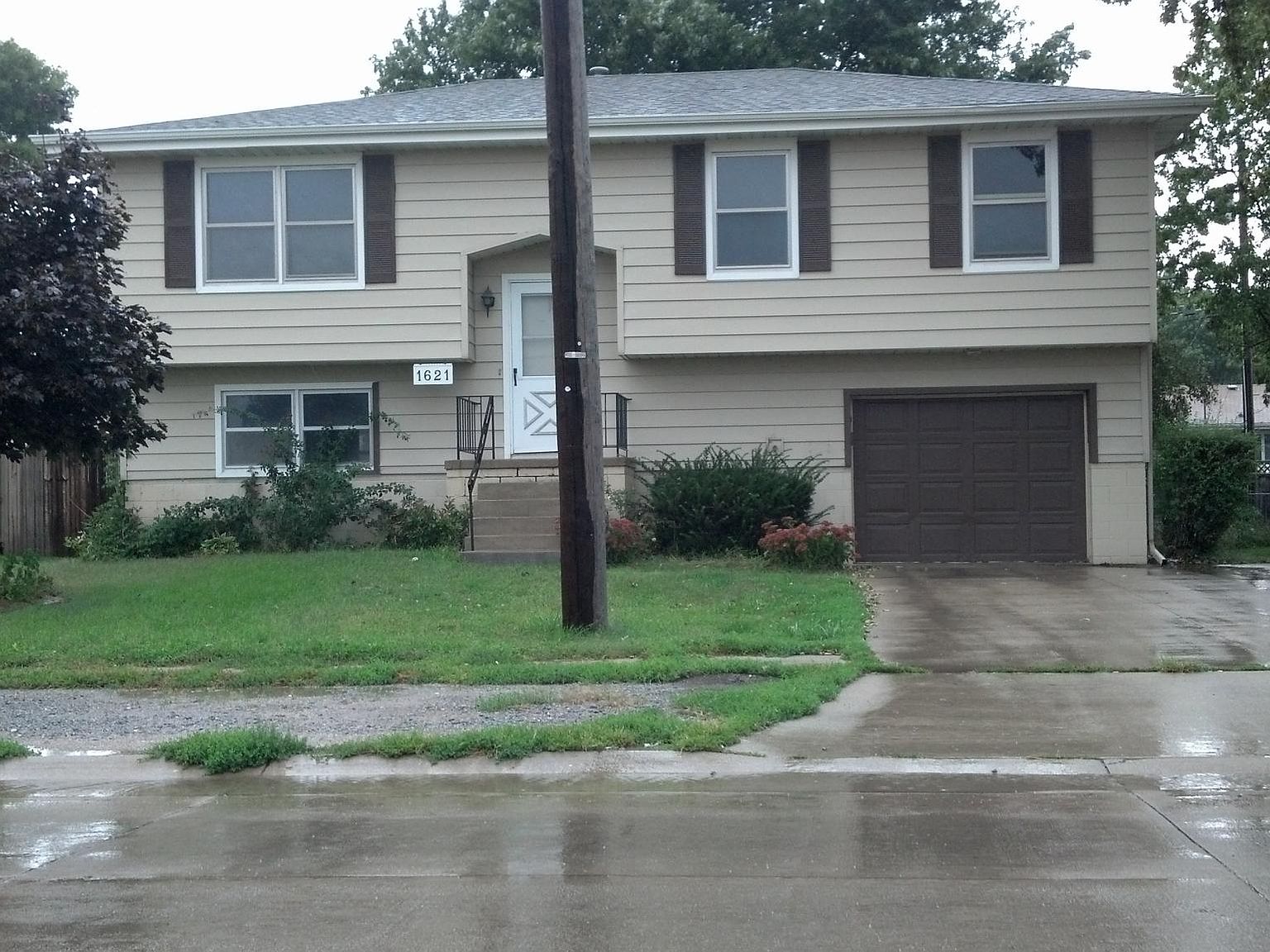 1621 N 19th St, Beatrice, NE 68310 Zillow