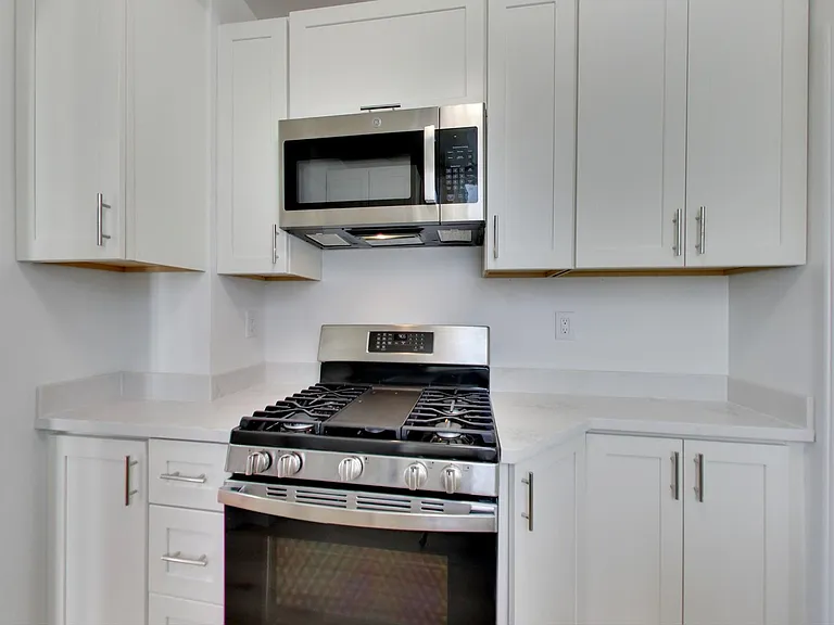 1111 Jones St #5 — Photo 6