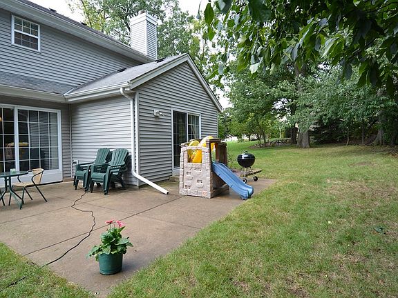 4th image of 2820 Willard Ln