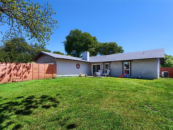 4th image of 2918 Whitemarsh Cir
