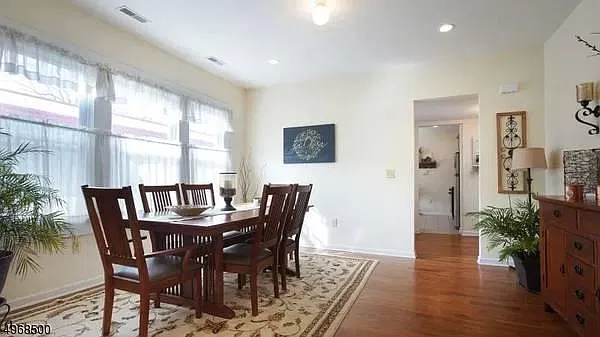 16 Willow Ave — Photo 1