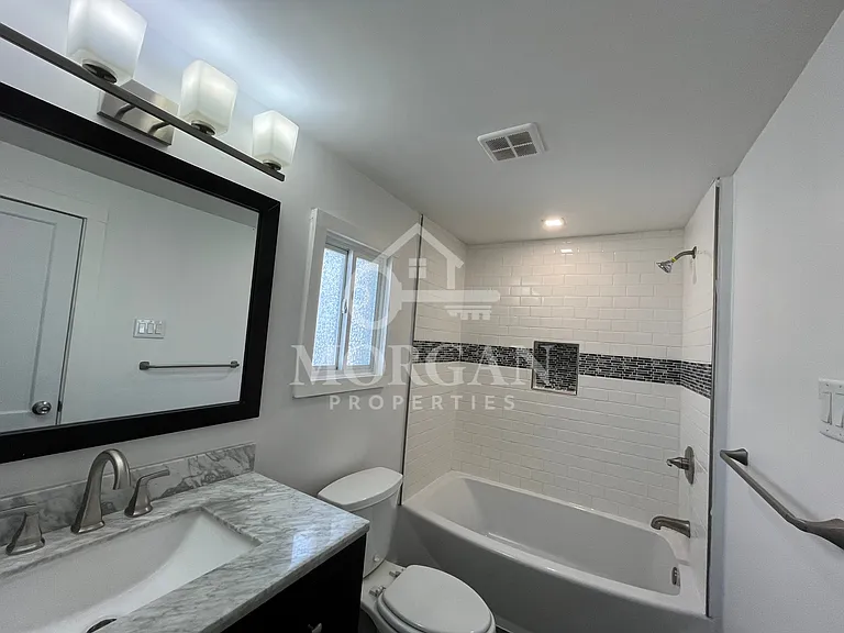 921 W 9th St — Photo 7