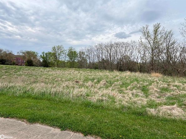 401 Pond Rd, Fairfield, IA 52556