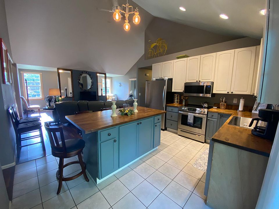 Great Gathering Space in Kitchen for Meals