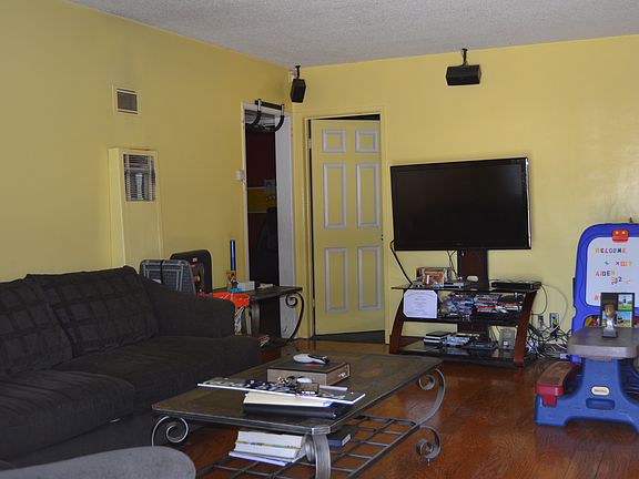 Spacious living room