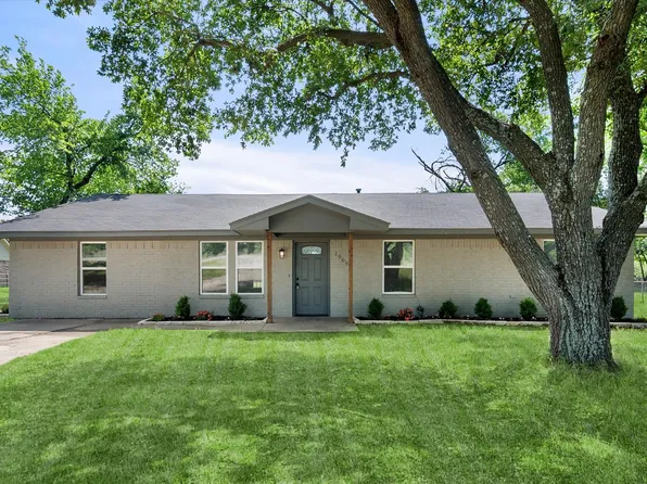 1009 N Spikes Rd, Corsicana, TX 75110