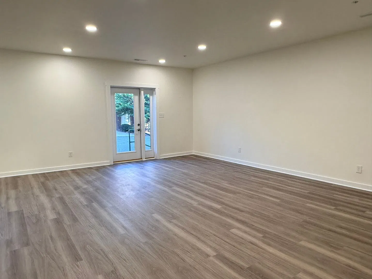 Two Brand New Mixed Use 3 Bedroom Apartments In Fountain City!! — Photo 3