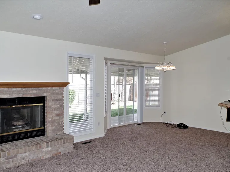 10322 W Jewell St — Photo 5