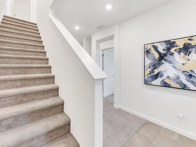 10946 International Dr — Photo 17