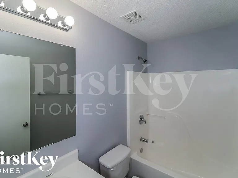 1033 Sycamore Ln — Photo 9