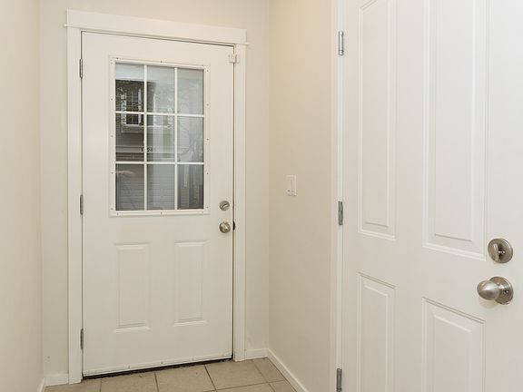 5th image of 18242 NE 96th Way Unit 1-103
