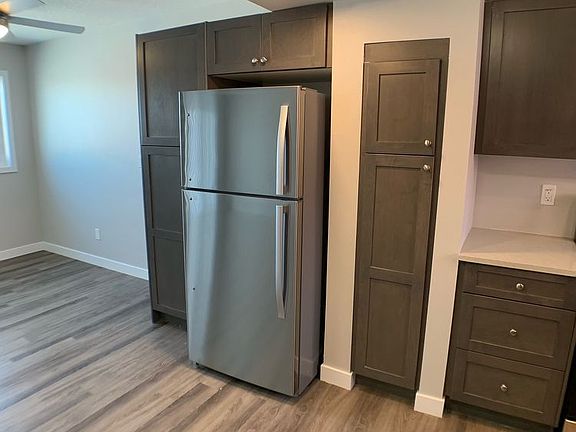 3rd image of 120 Alderwood Dr