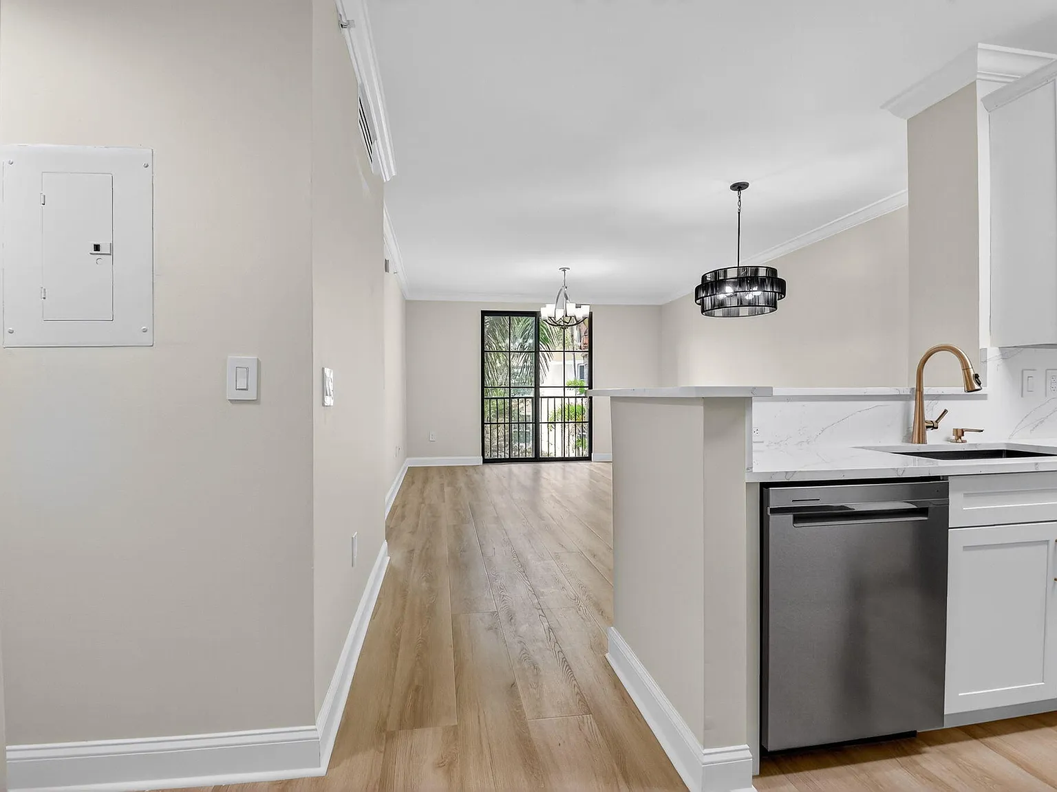1 bed, 1.0 bath, 756 sqft, $2,950 — Photo 2