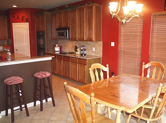 breakfast area and breakfast bar