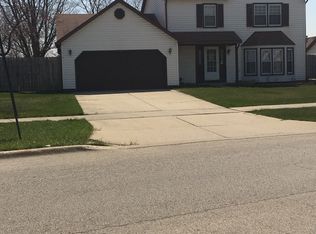 1105 Gannon Dr, Hoffman Estates, IL 60169