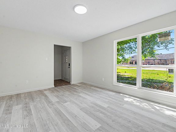 4th image of 1204 De La Pointe Dr