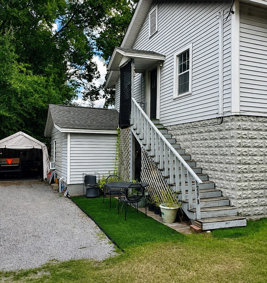 2 bed, 1.0 bath, 900 sqft, $900 — Photo 2