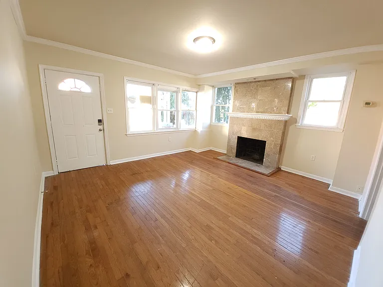 5023 Emo St — Photo 5