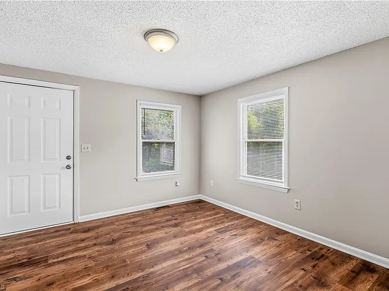 112 S Raleigh St — Photo 6