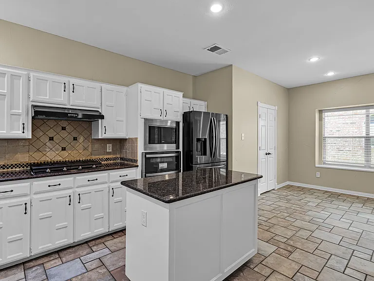 6906 Graham Dr — Photo 6
