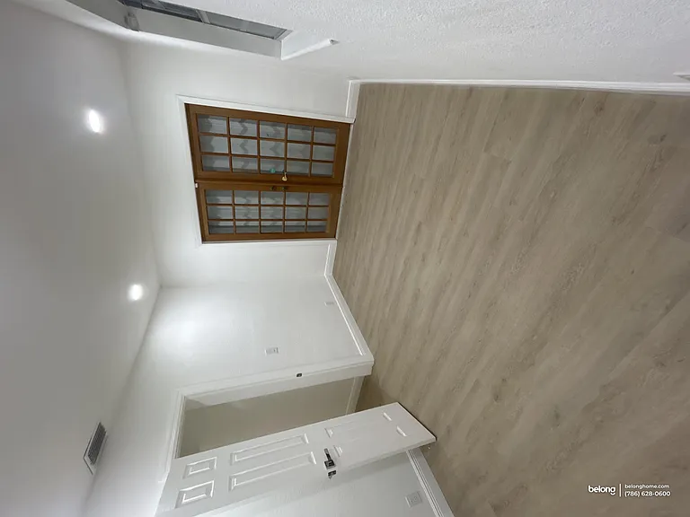 3050 NE 9th Ter #SINGLE FAMILY — Photo 7