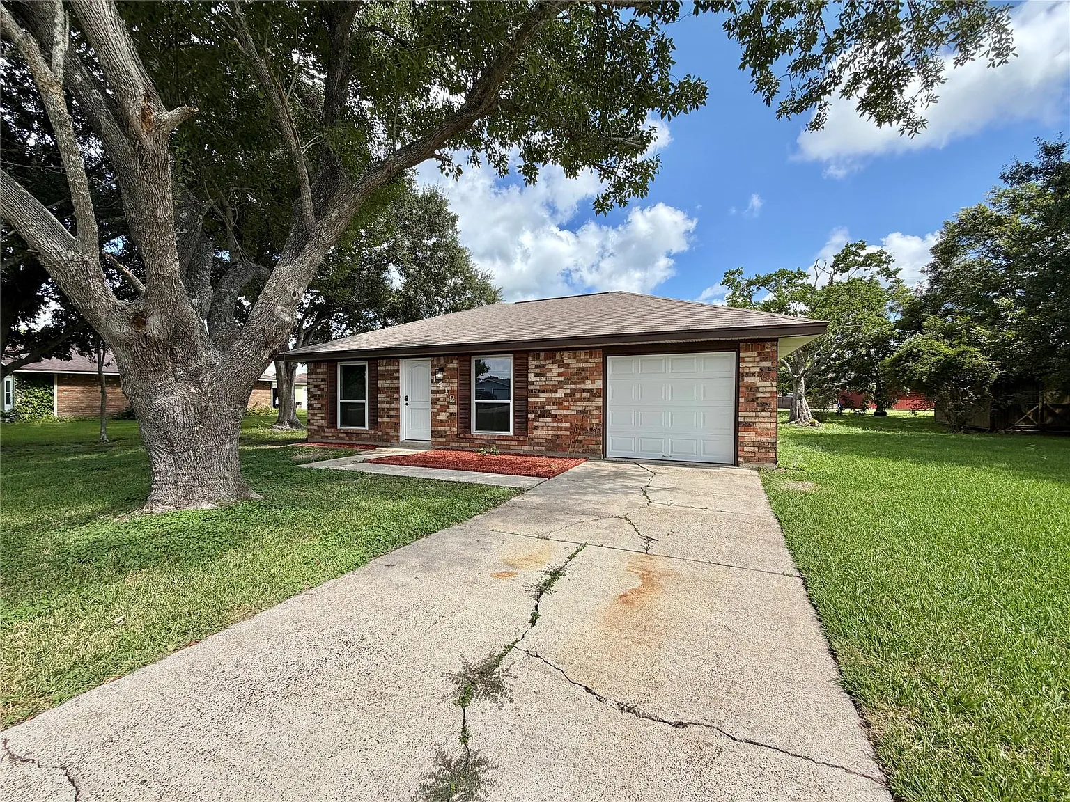 3 bed, 2.0 bath, 1092 sqft, $1,595 — Photo 2