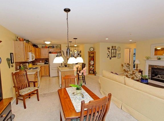 4th image of 38 Knollwood Holw