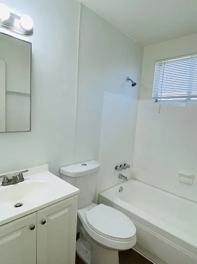 CATALINA VISTA APARTMENTS — Photo 23
