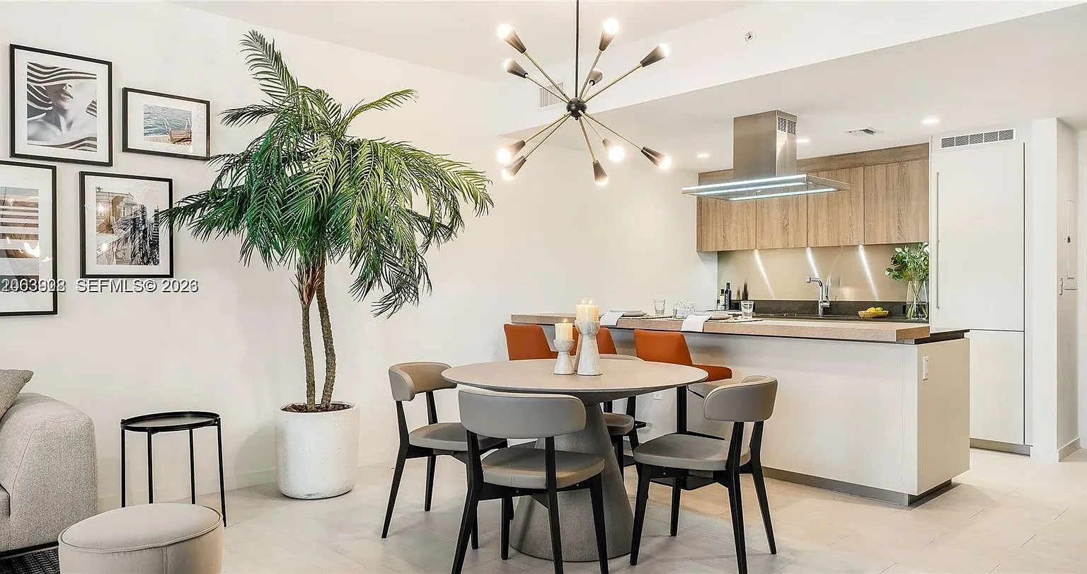 Brickell Flatiron Condo — Photo 1