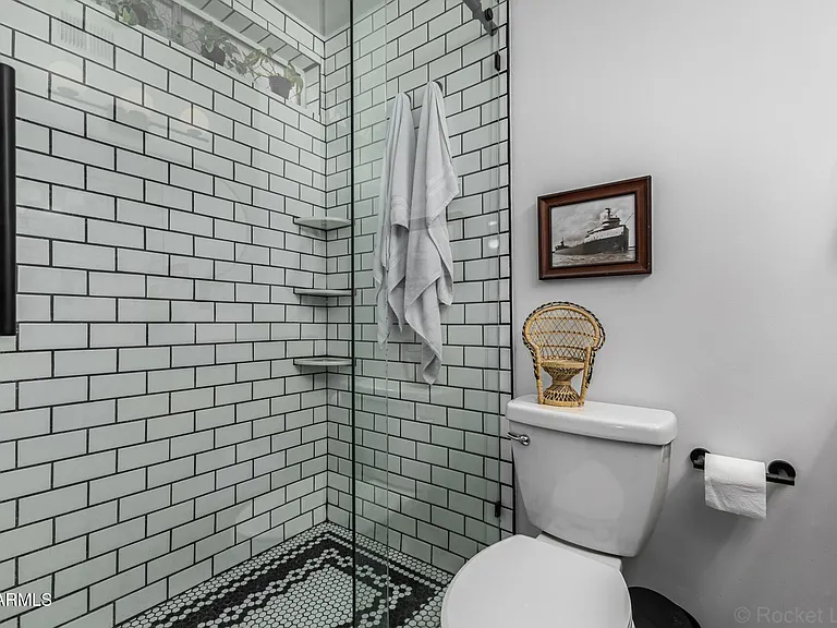 2200 N Los Altos Dr — Photo 18